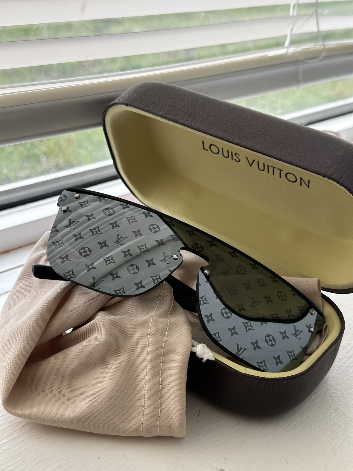 Sunglasses thumbnail