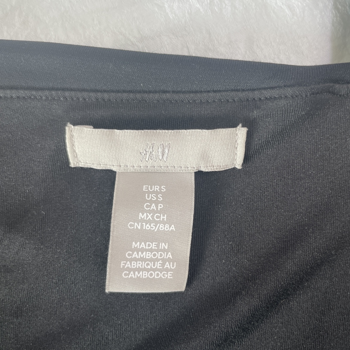 H&M Asymmetrical off-the-shoulder bodysuit (Small) image indicator(10)