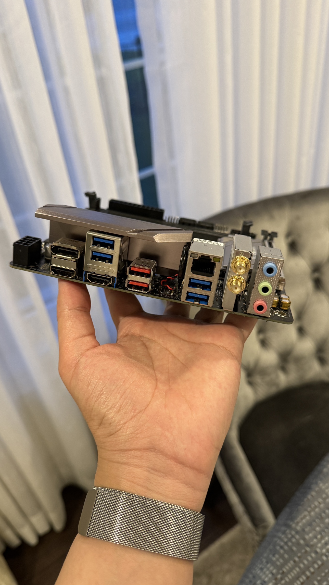 Gigabyte Aorus B450I Pro Wifi image indicator(3)