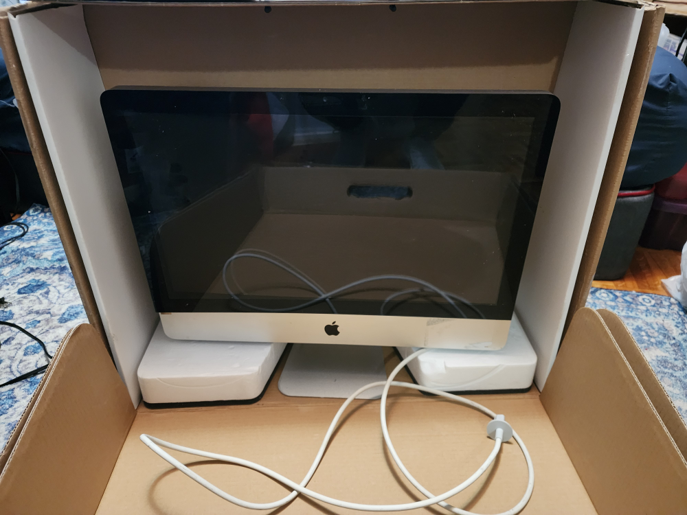 iMac (21.5-inch, Mid 2010) *No hardrive* thumbnail