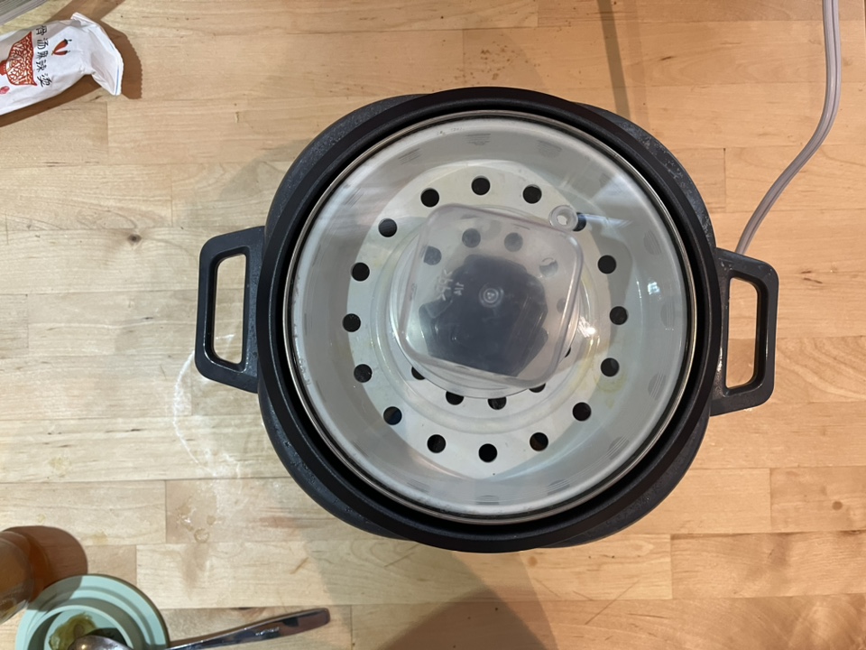 Small Black + Decker Rice Cooker w/ steamer basket - MOVING SALE - photo 4