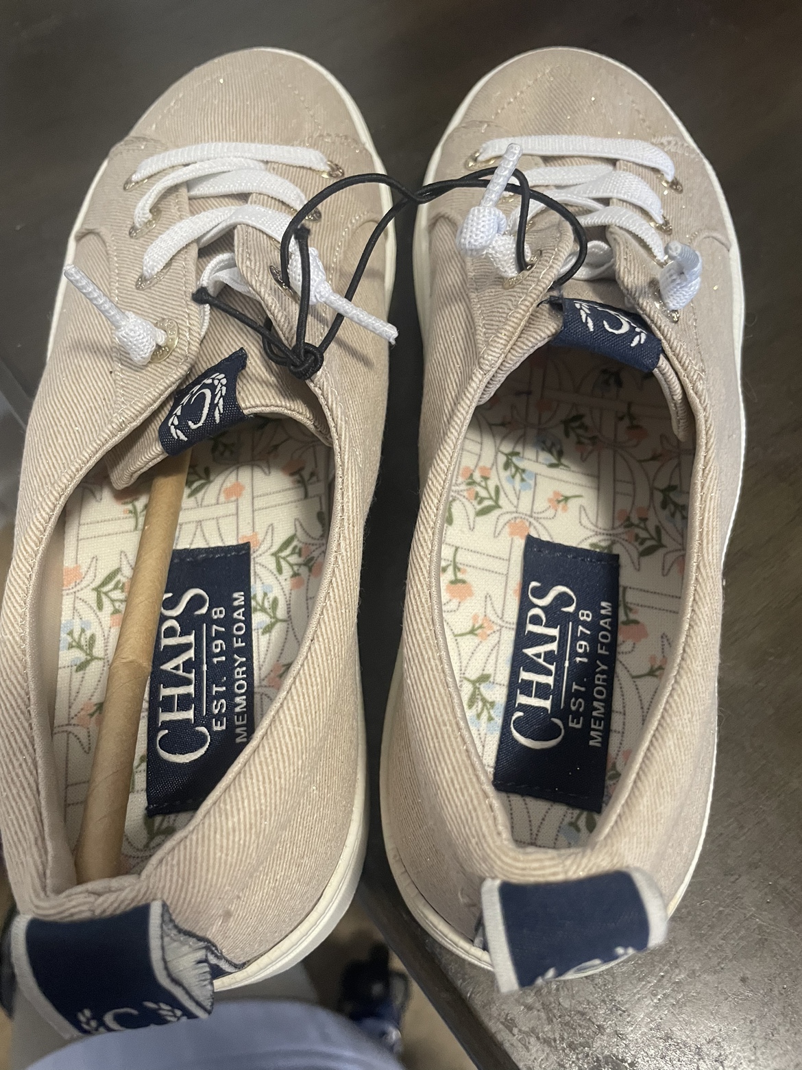 Chaps sneakers  size 7 - photo 2