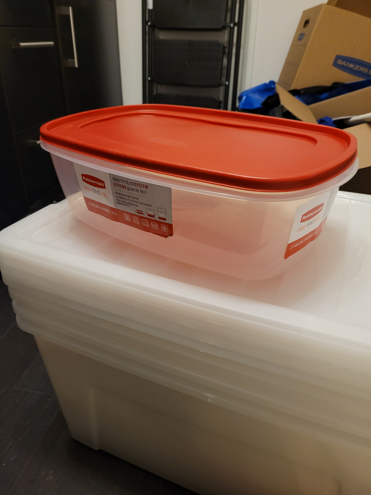 🧡 Rubbermaid 2.5 gallon tub
