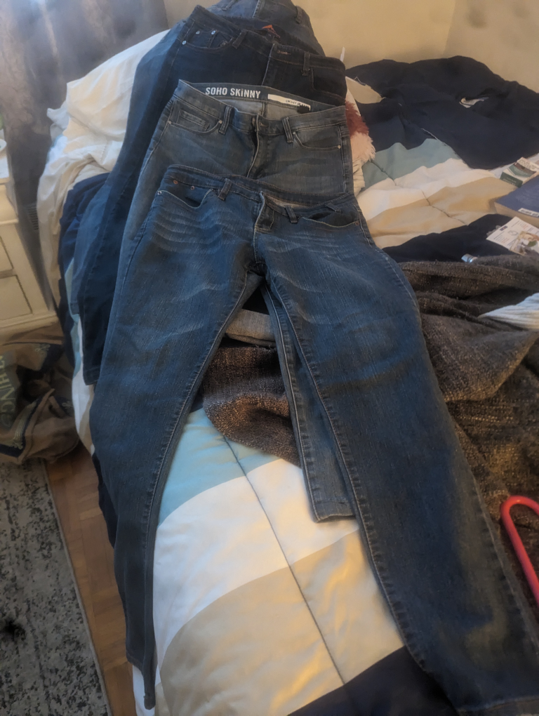 sizes  (2) 8, L and 32