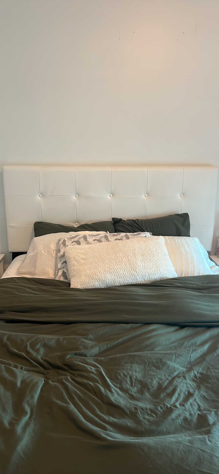 White bed frame with head board