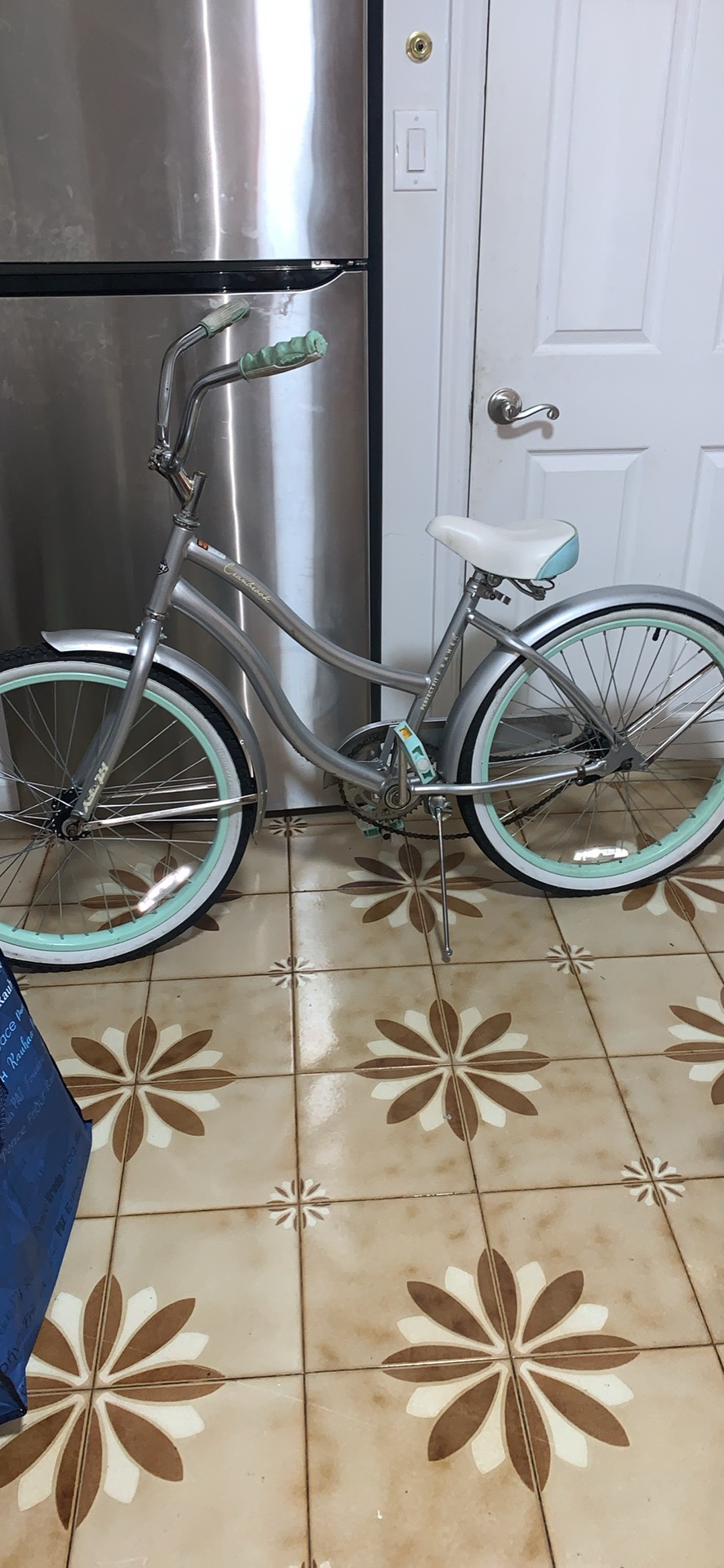 Huffy cruiser women’s bike