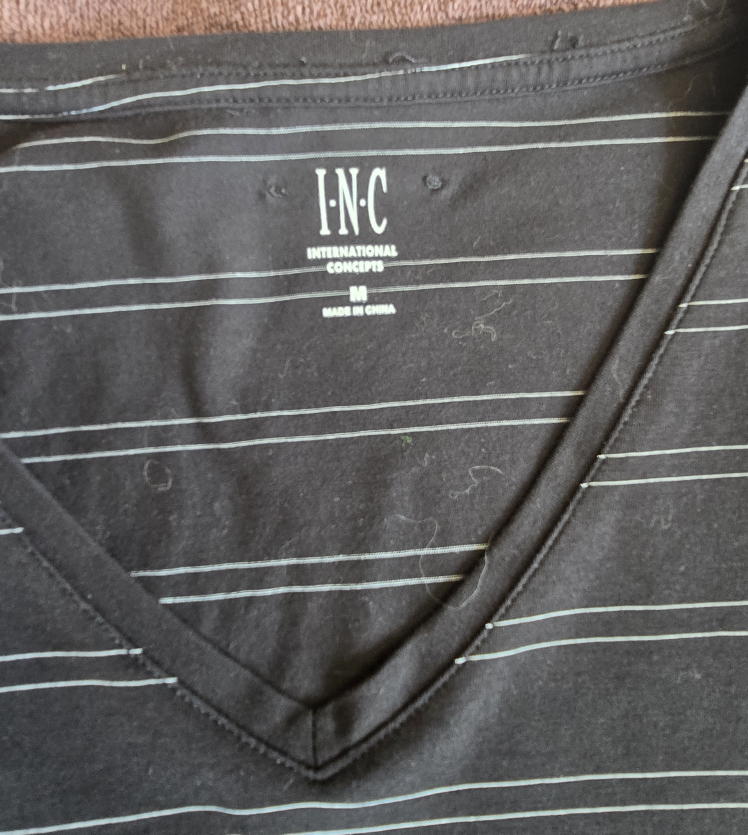 Men's V-neck T-Shirt sz Medium image indicator(2)