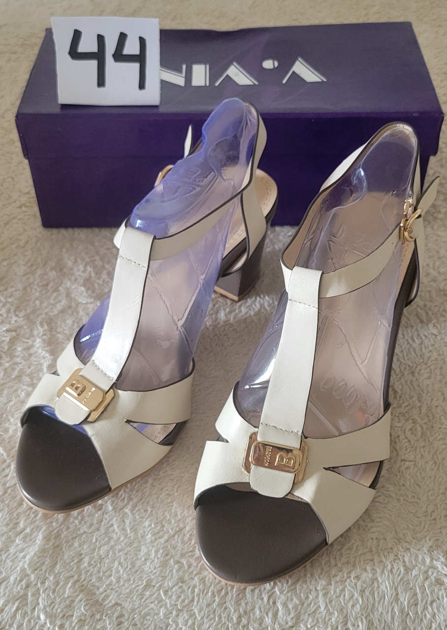 Women's Comfortable Sandals/ V.VINI ladies Sandals image indicator(6)