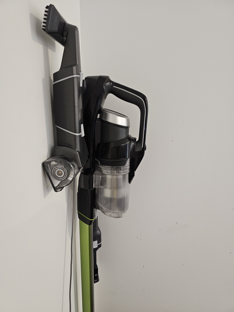 Moving sale, must go. Bissell Iconpet cordless vacuum thumbnail