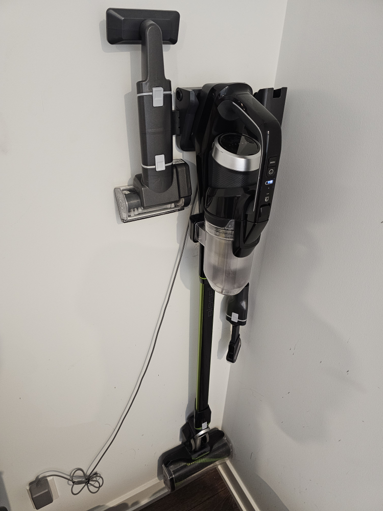 Moving sale, must go. Bissell Iconpet cordless vacuum - photo 2