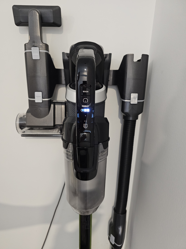 Moving sale, must go. Bissell Iconpet cordless vacuum - photo 3