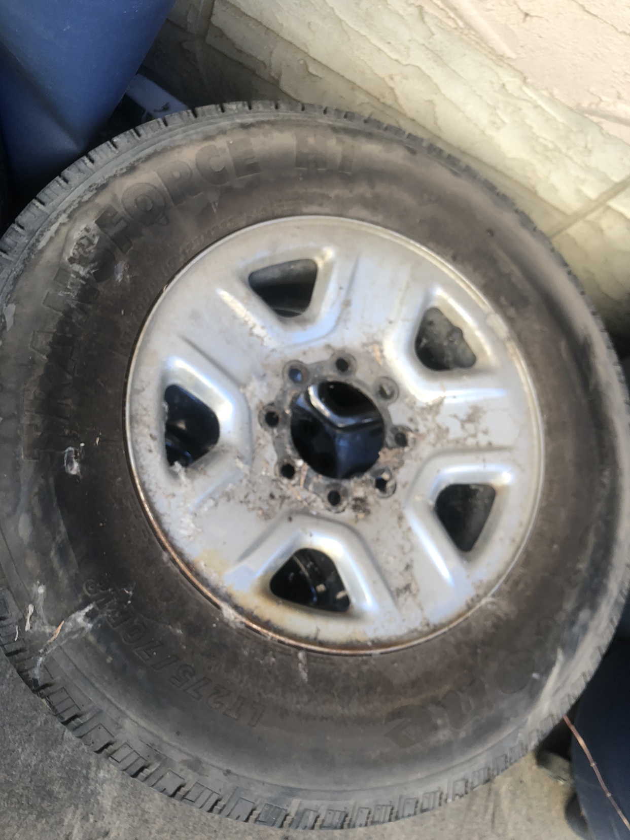 Ram 2500/3500 Rims and Tires - LT275/70r18 125 - photo 4