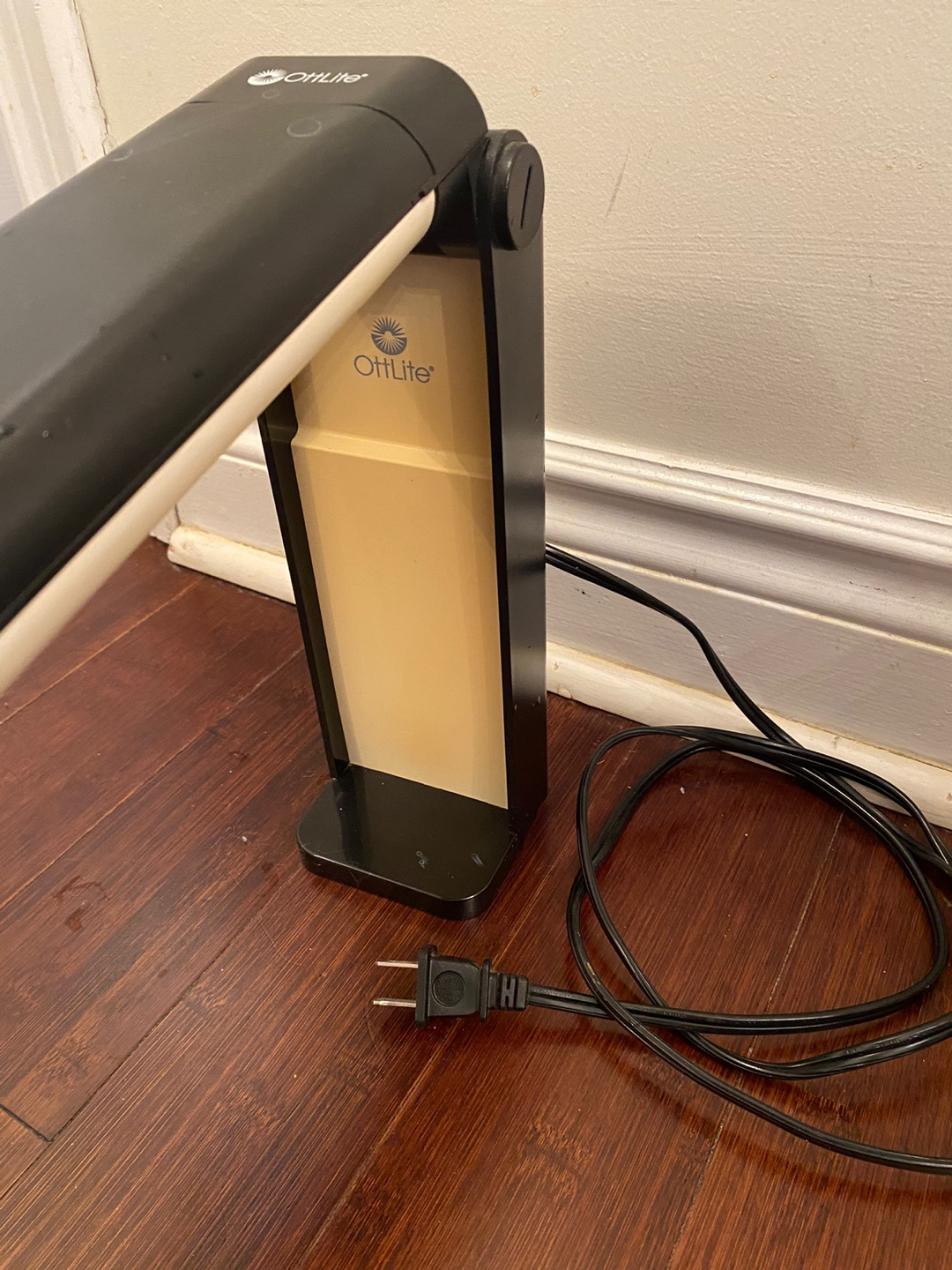 Ottlite  desk lamp🧡 image indicator(3)