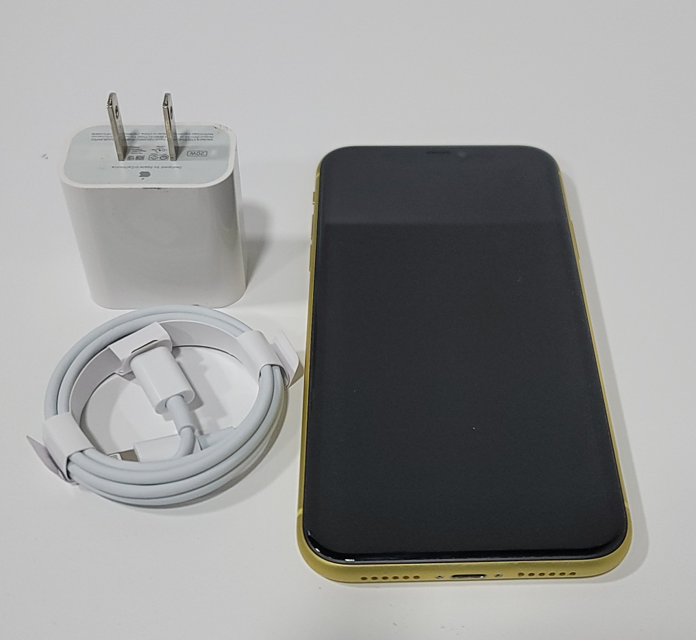 iPhone 11 YELLOW 128 GB UNLOCKED EXCELLENT CONDITION