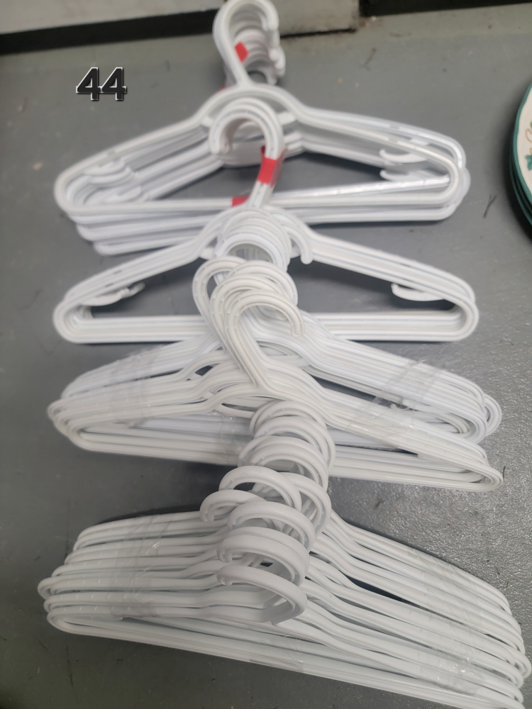 White Clothes Hangers 🧡 thumbnail