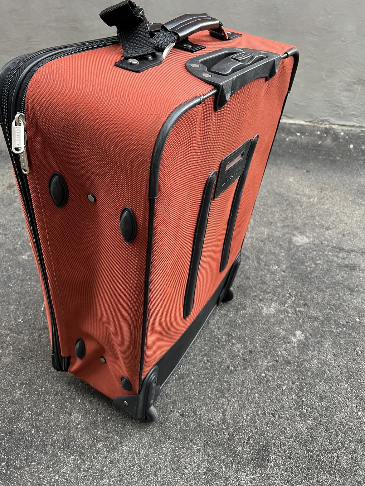 Medium suitcase image indicator(3)