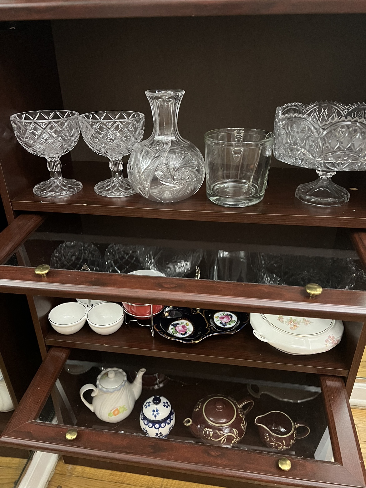 Barrister cabinet with 5 glass doors . 59H.13D.29w image indicator(6)