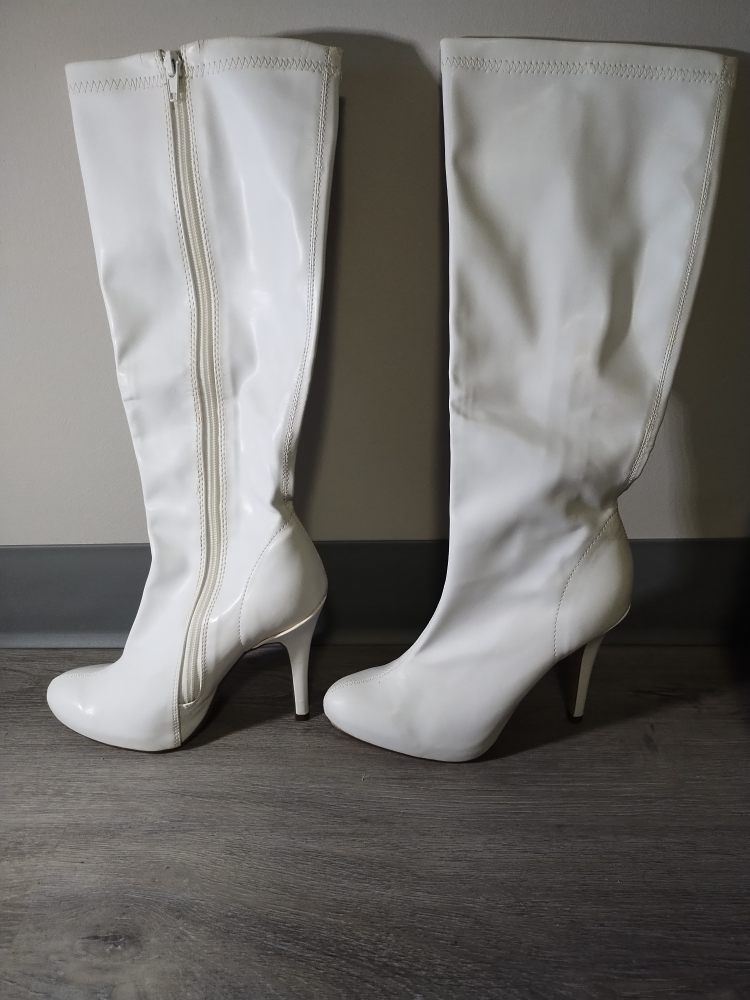 Vintage Paprika White Knee Length Boots image indicator(2)