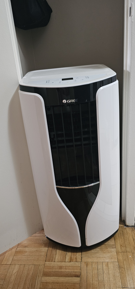 Gree Portable Air Conditioner / Dehumidifier/ Fan thumbnail