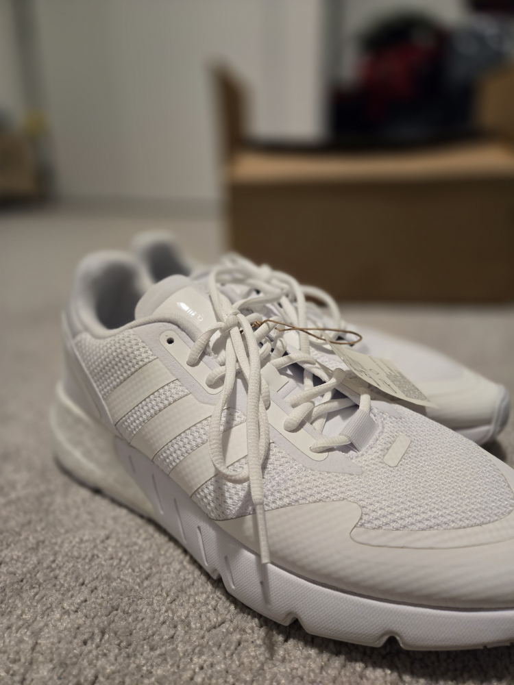 Brand new Adidas shoes image indicator(3)