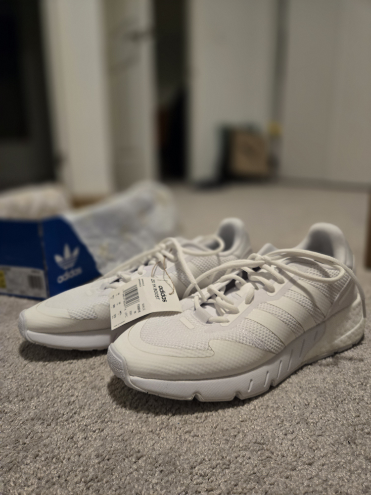 Brand new Adidas shoes image indicator(5)