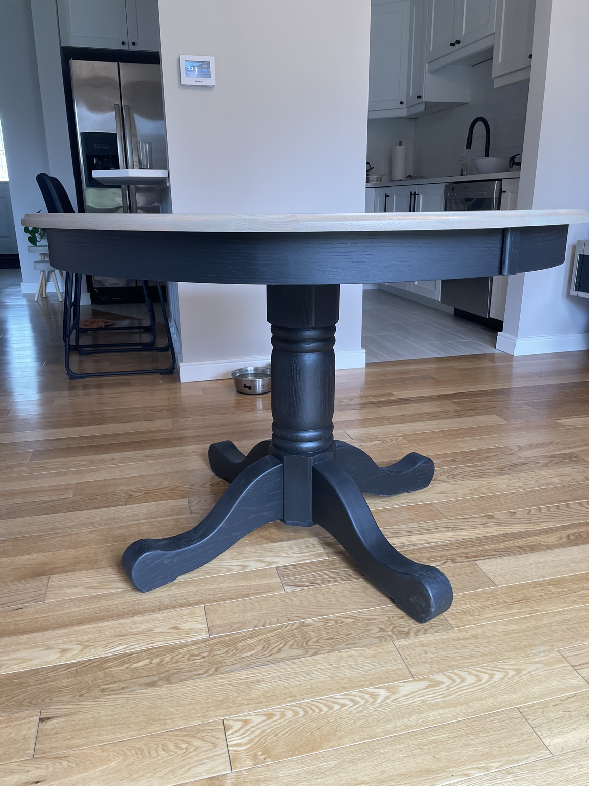 Solid oak dining table - photo 5