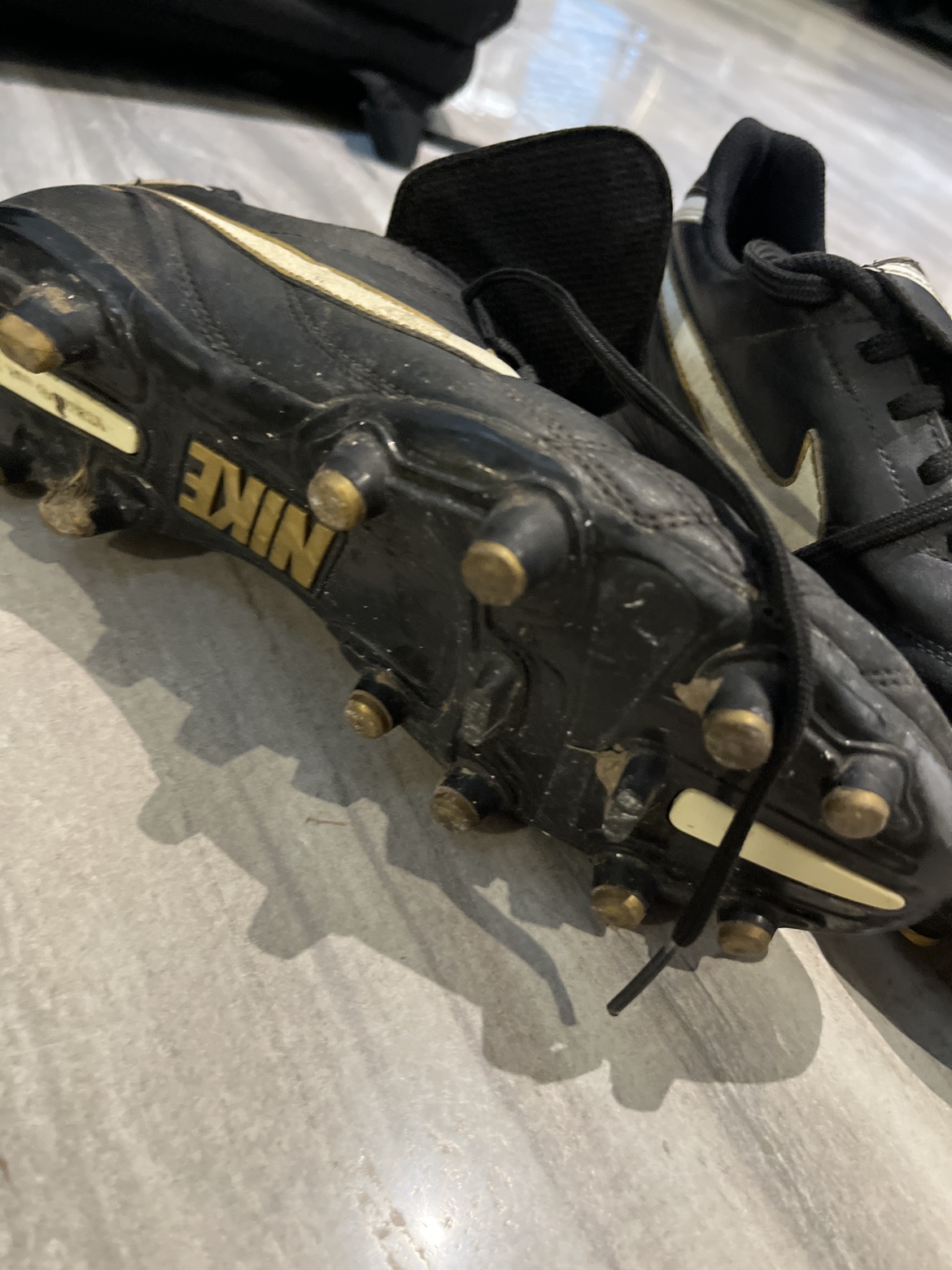 Soccer shoes image indicator(2)