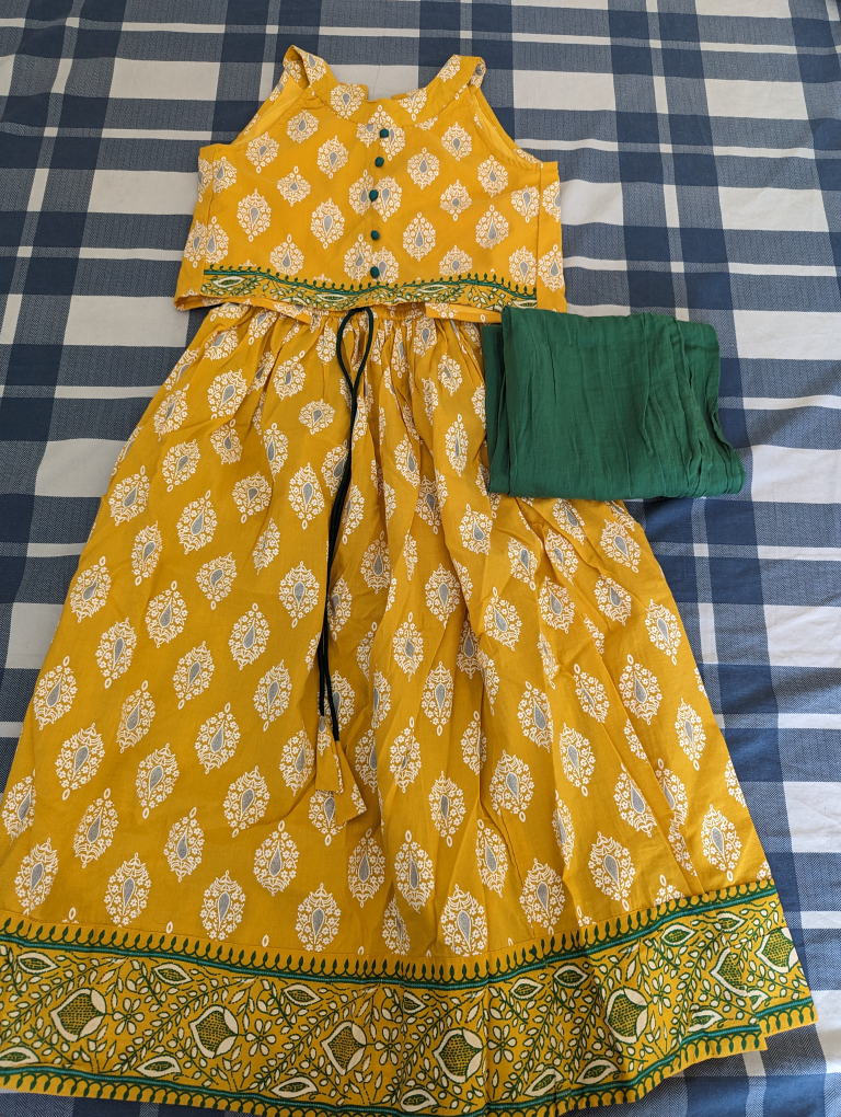 Traditional dress for girls 6-8 years - photo 2