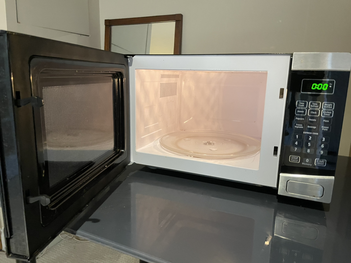 INSIGNIA 1.2 CU. FT. MICROWAVE (BLACK & STAINLESS) - photo 2