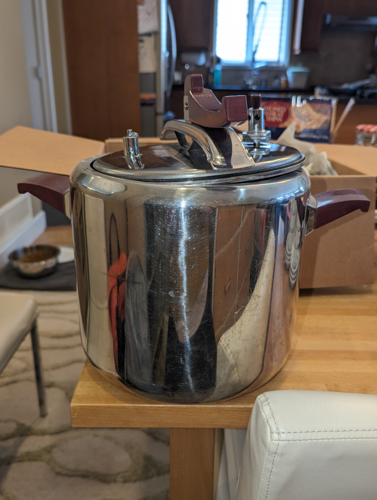 pressure cooker pot