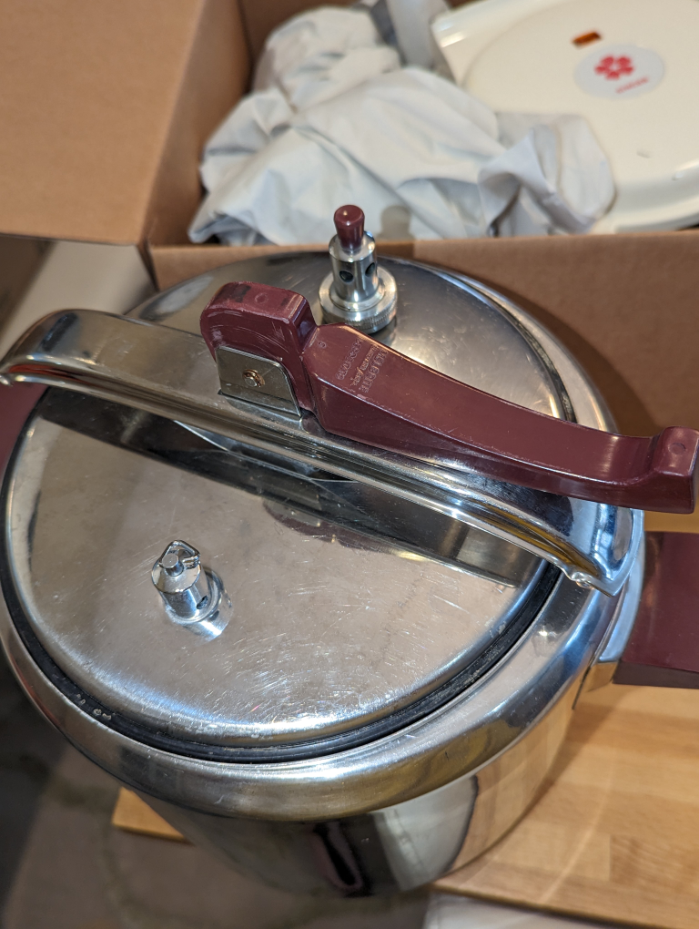 pressure cooker pot - photo 2