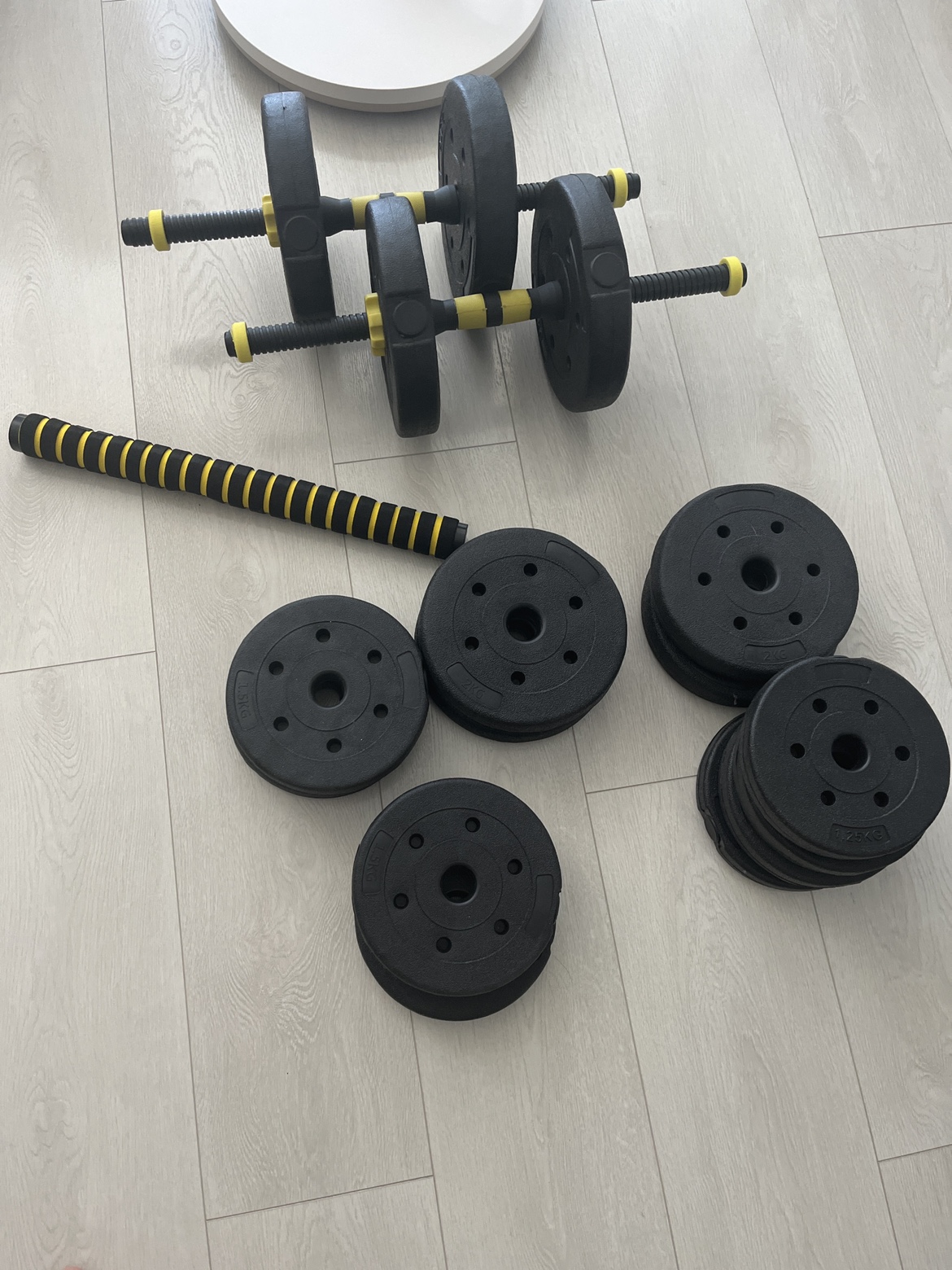 Adjustable dumbbells