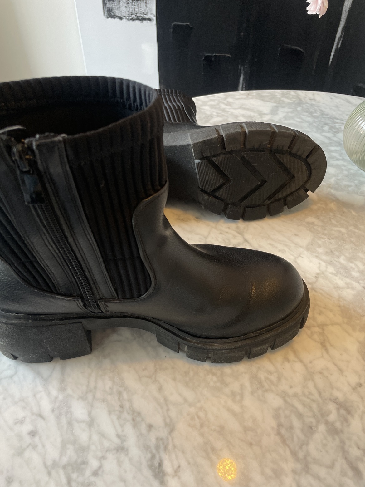 Woman black boots - 10 US image indicator(4)