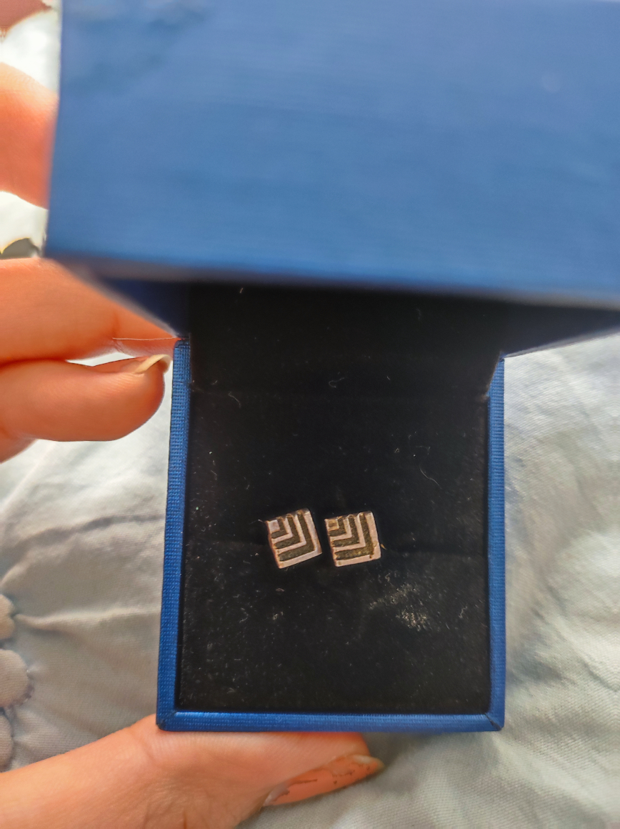 Earrings image indicator(3)