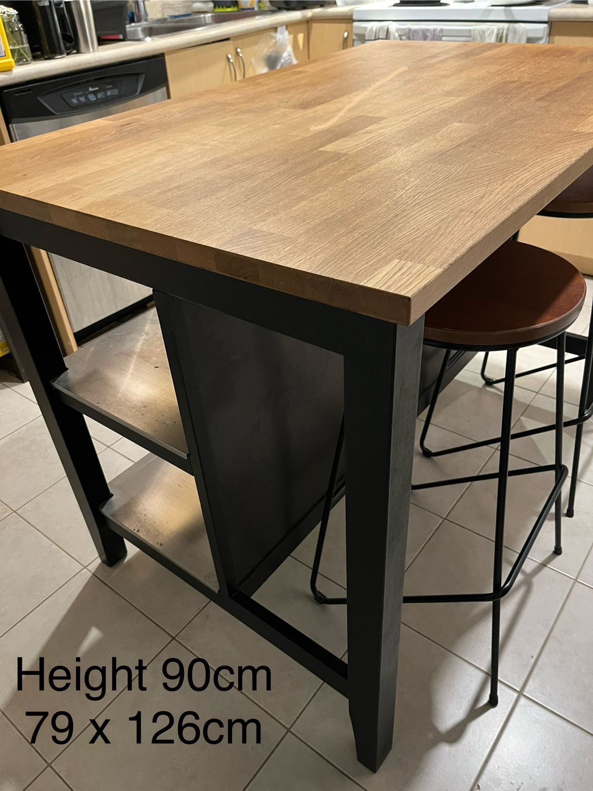 Kitchen island and stools image indicator(3)