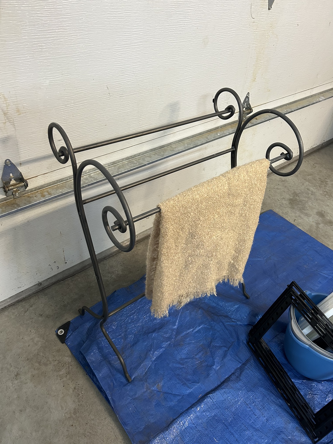 Blanket rack with blanket