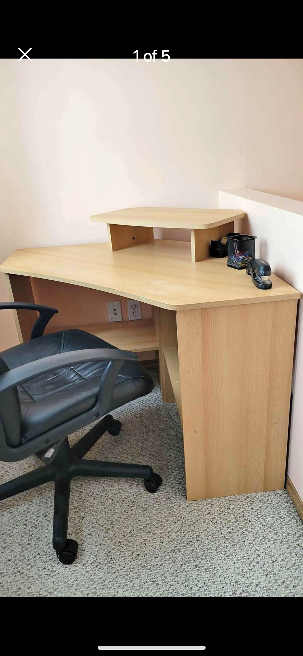 Corner computer table