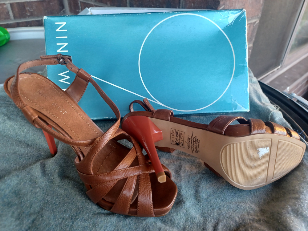 Nine West heel image indicator(3)