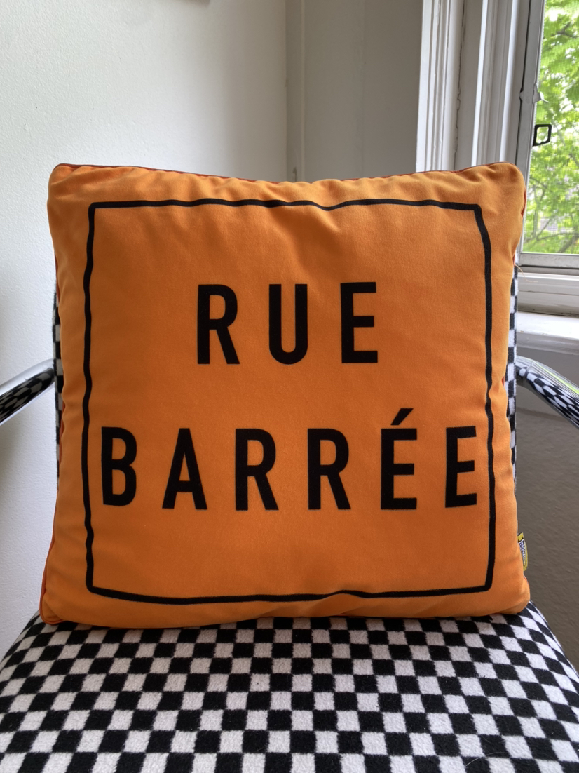 Rue Barrée pillow