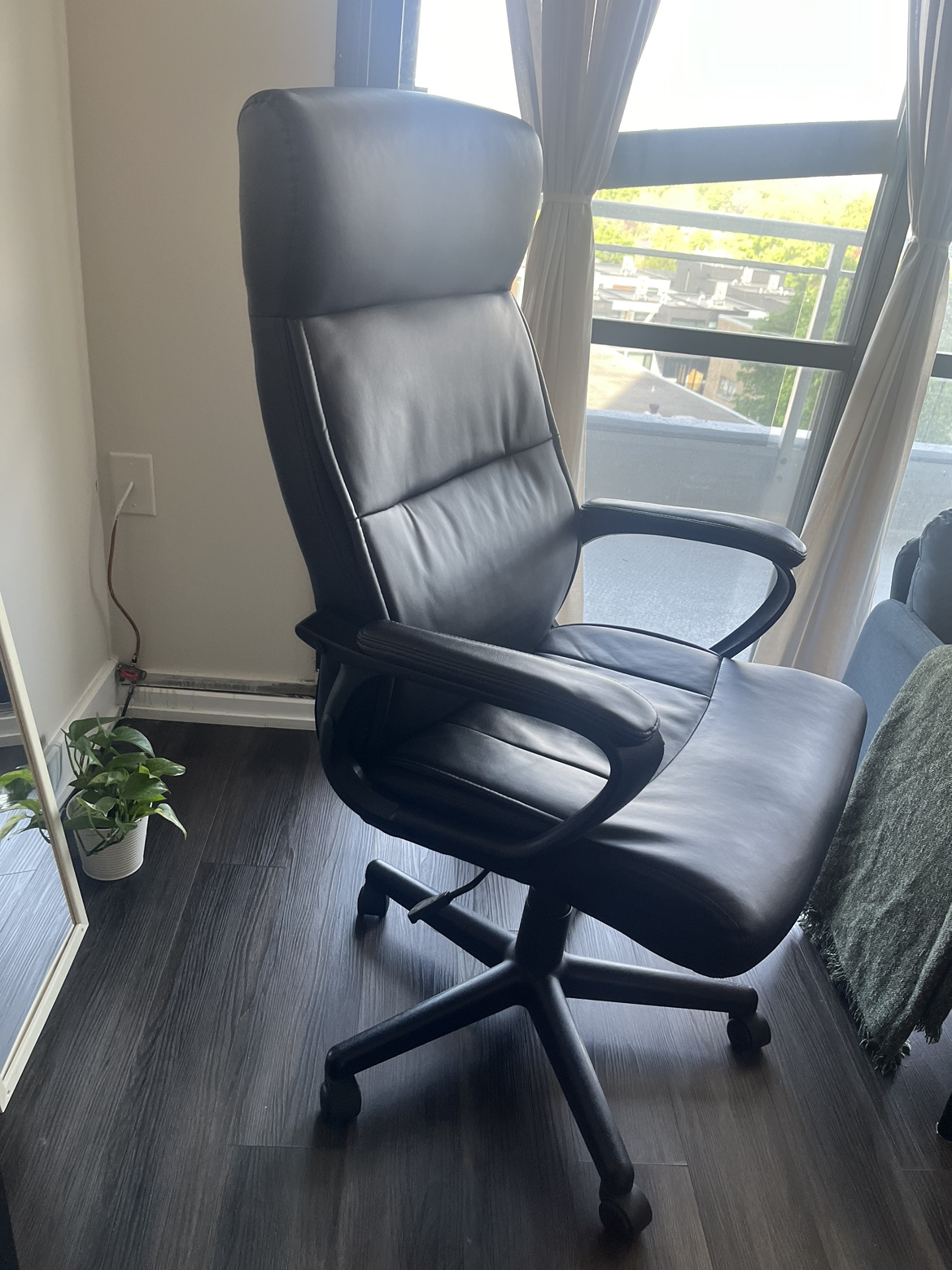 Executive office chair image indicator(2)