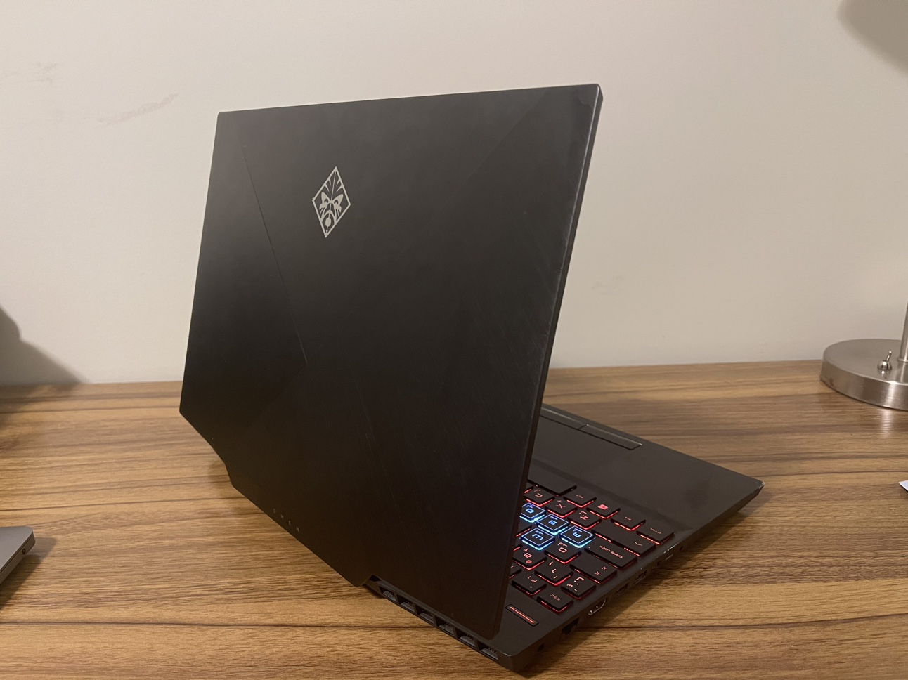 HP OMEN 15 Gaming Laptop image indicator(2)
