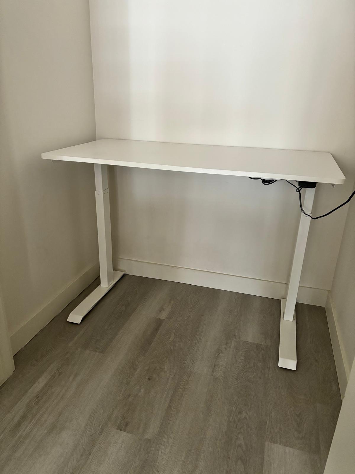 Adjustable desk