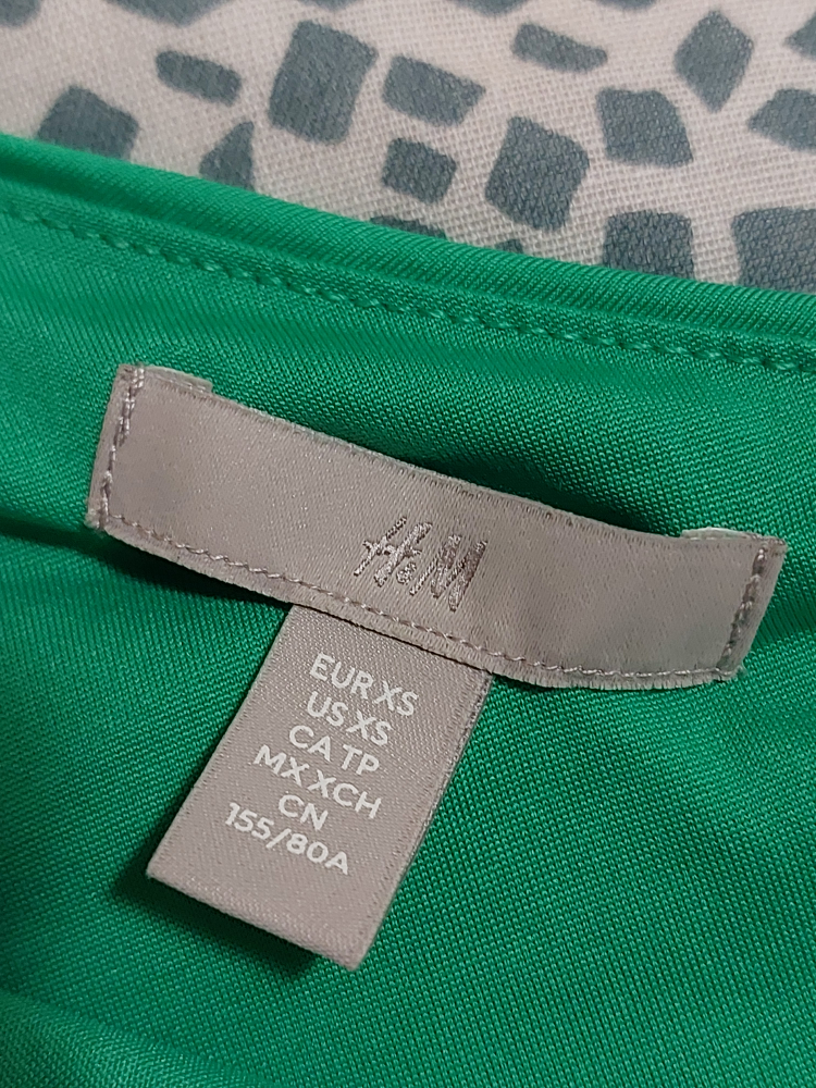 H&M New assymetrical green  crop top image indicator(2)