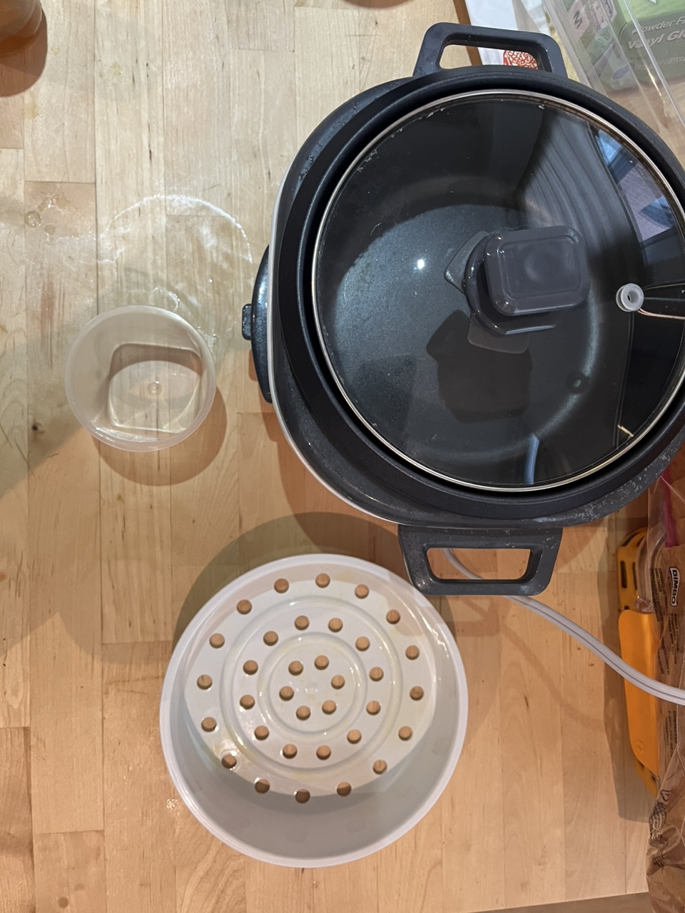 Small Black + Decker Rice Cooker w/ steamer basket - MOVING SALE - photo 5