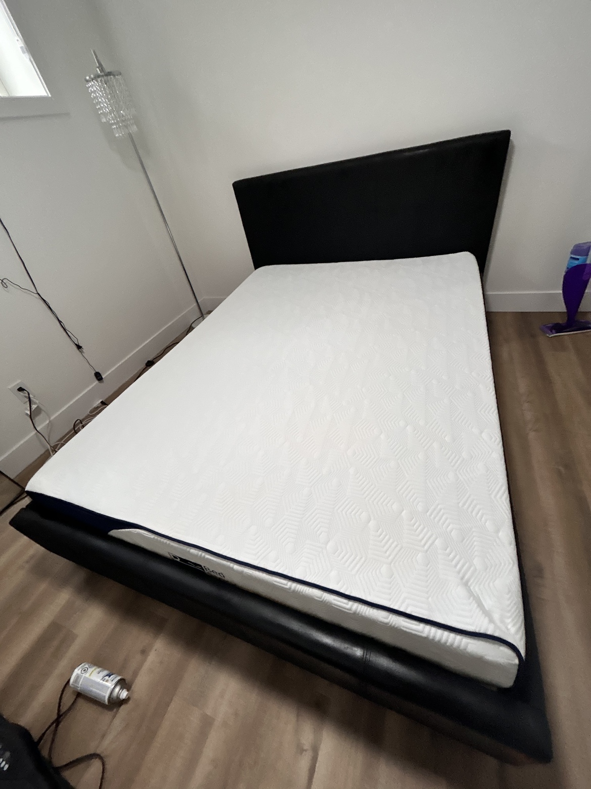 Queen size bed and memory foam mattress thumbnail