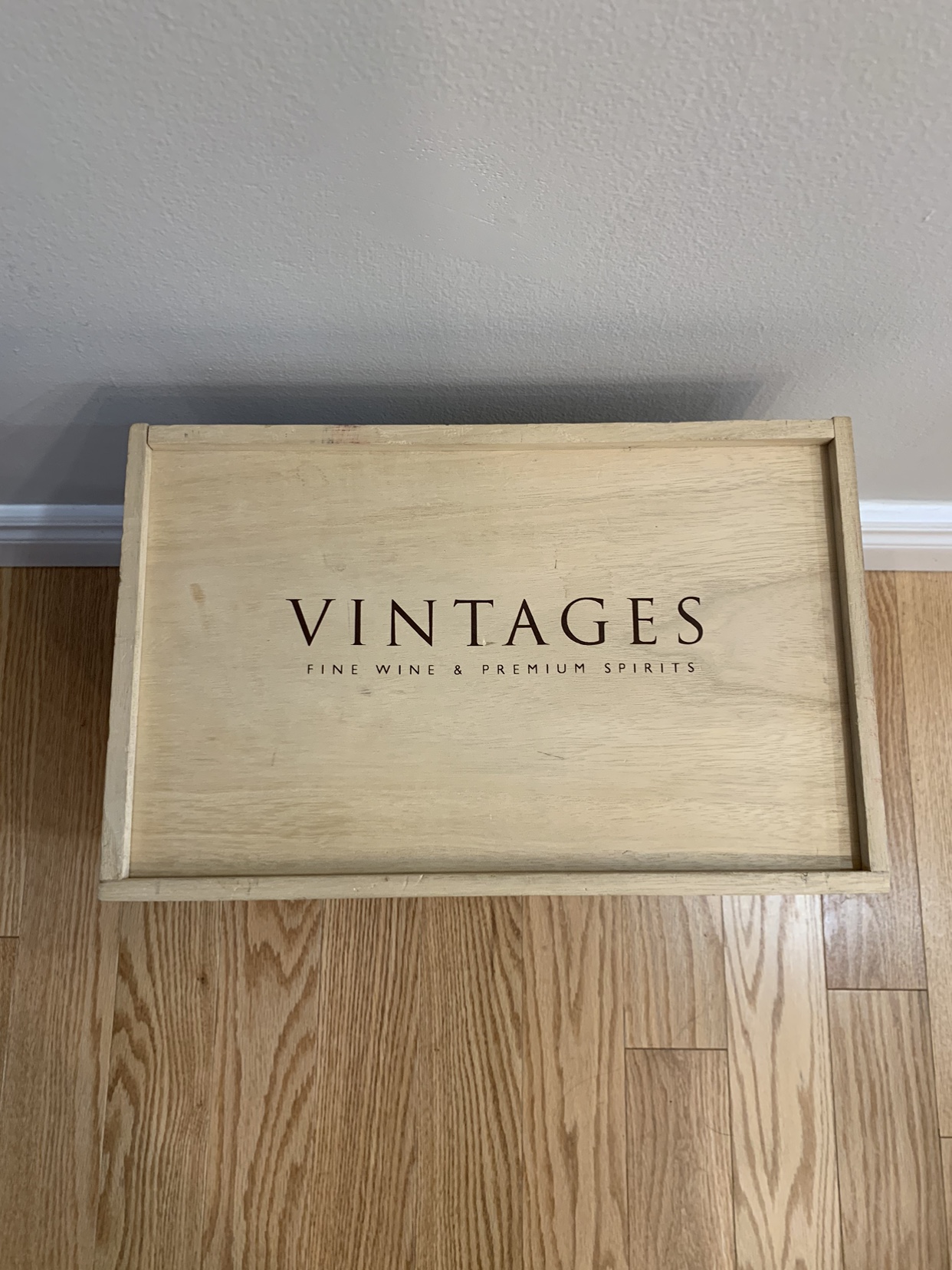 LCBO Vintages 6 Bottle Wine Crate image indicator(2)