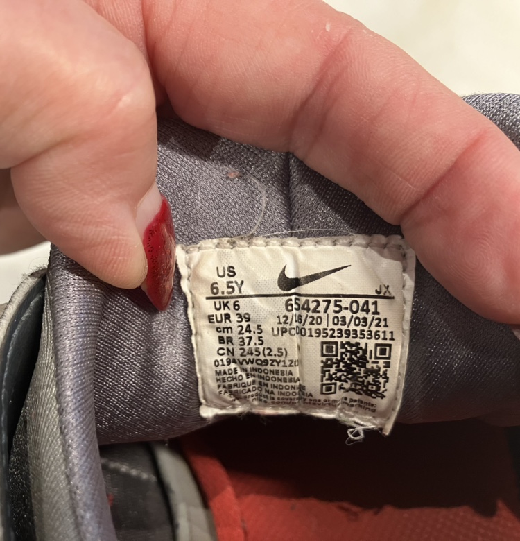 NIKE running shoes , size US 6.5 Y plus kids sunglasses bonus image indicator(3)