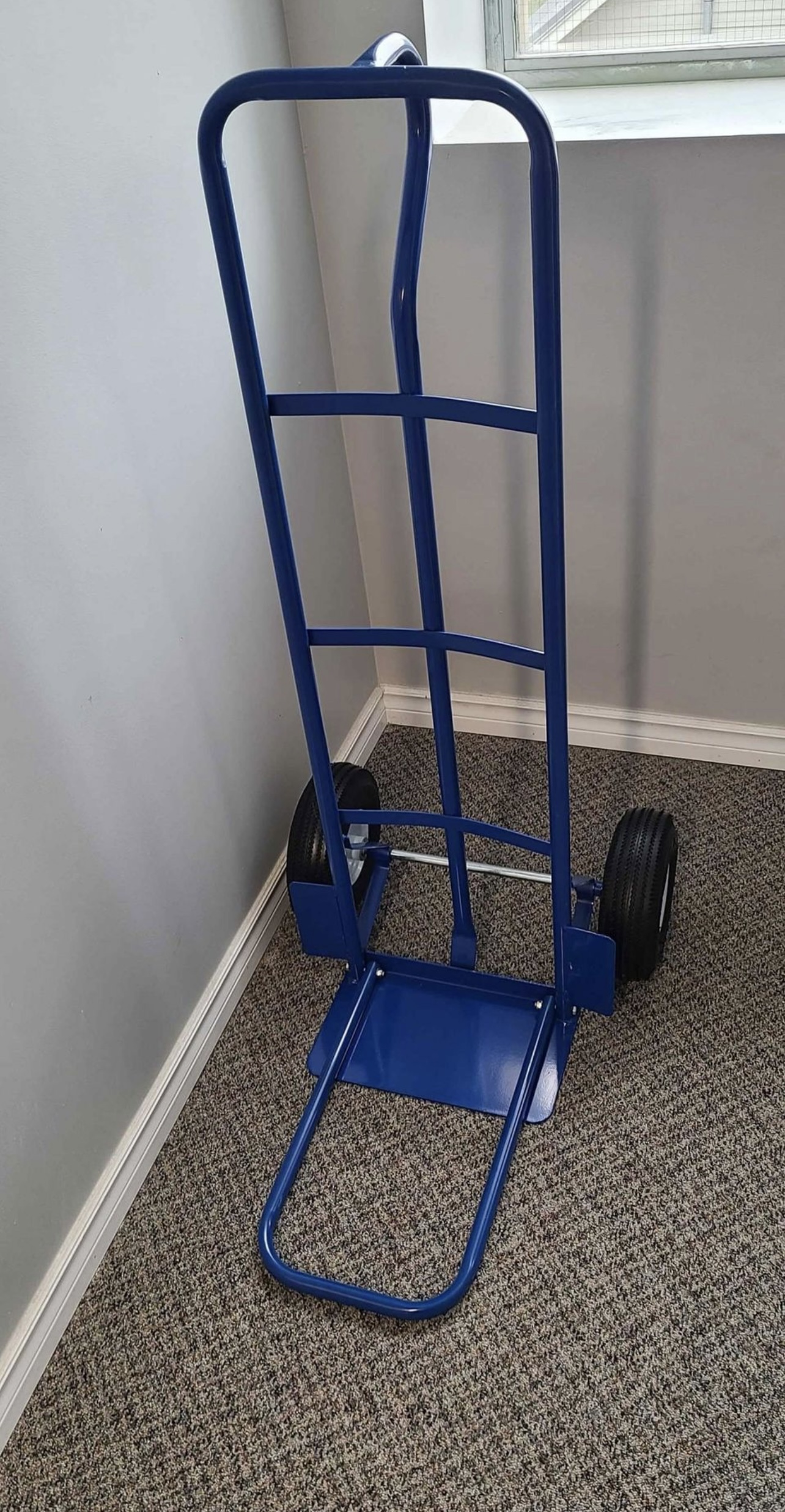 660 lb Flip-Down Hand Truck thumbnail