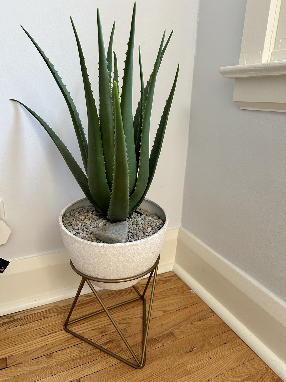 Faux Aloe Plant & pot stand
