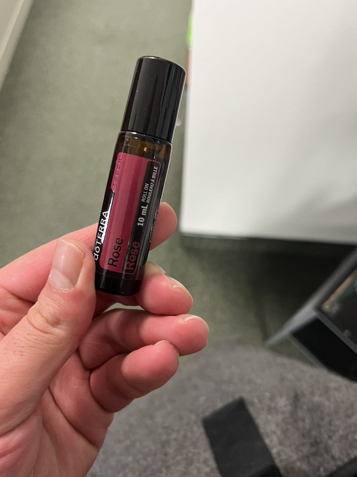 dōTERRA Rose Essential Oil (Roller) image indicator(2)